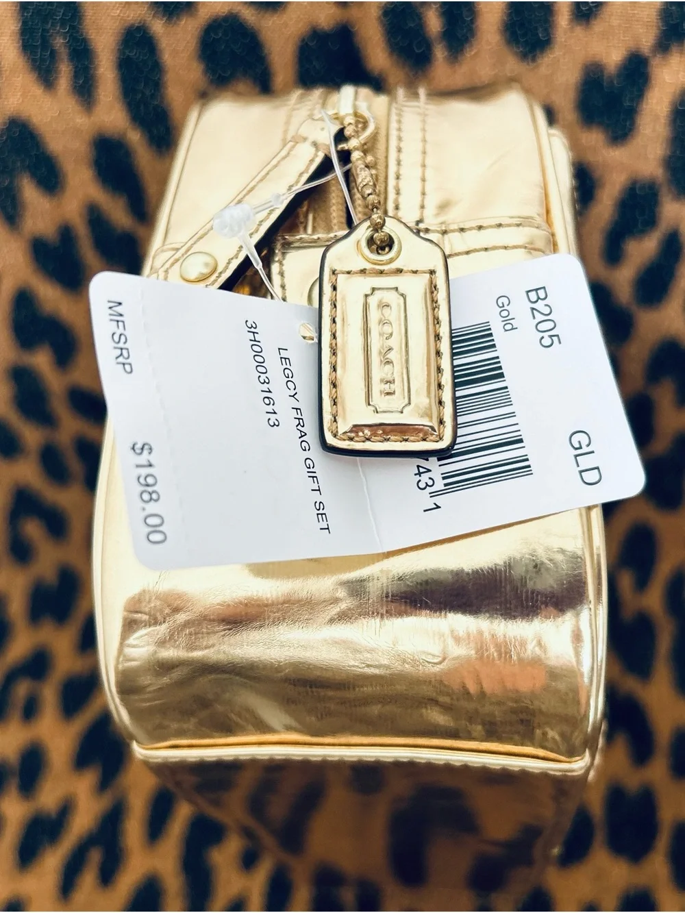 💛COACH💛NWT💛🩷 Metallic Gold Women’s Clutch Bag w/pink interior